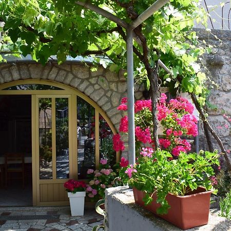 Guest House Tom Malinska Buitenkant foto