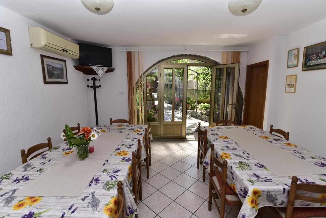 Guest House Tom Malinska Buitenkant foto