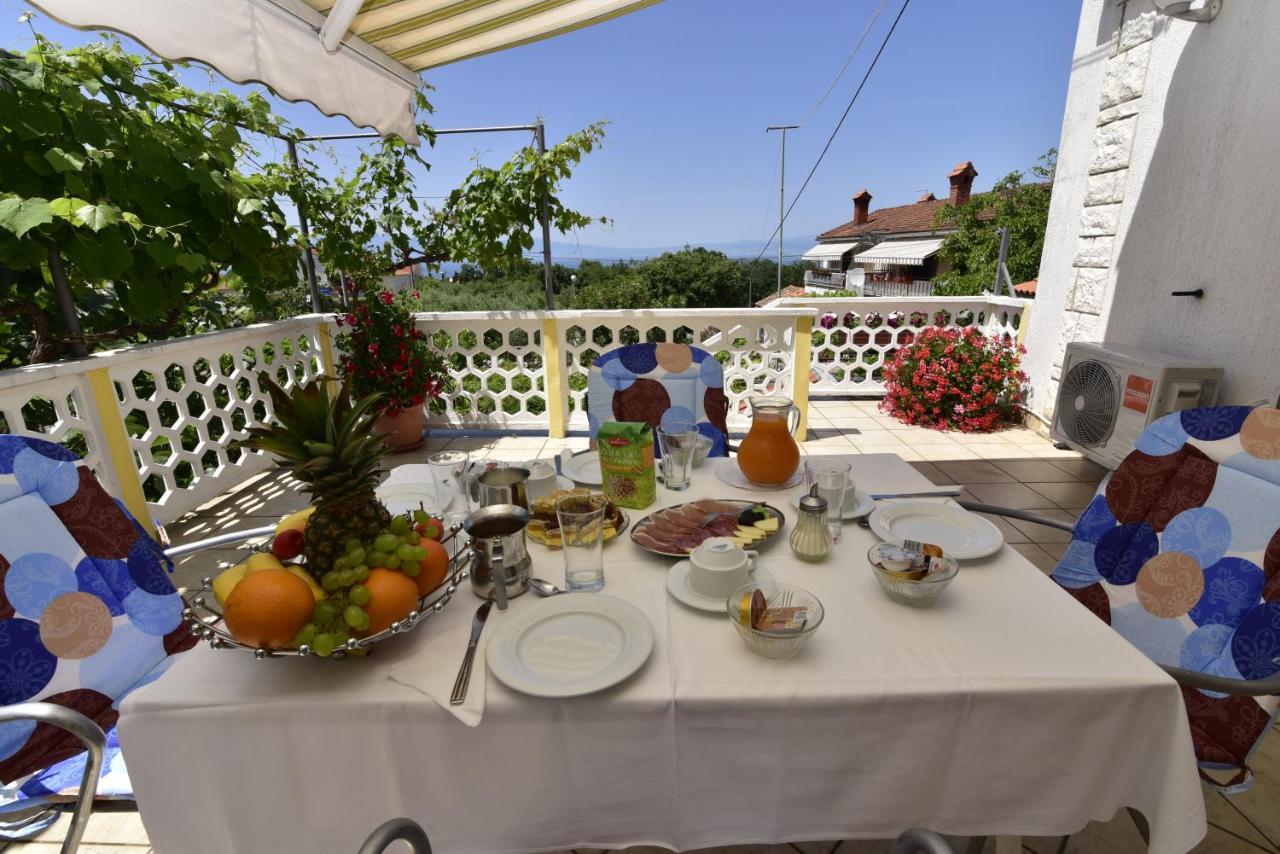 Guest House Tom Malinska Buitenkant foto