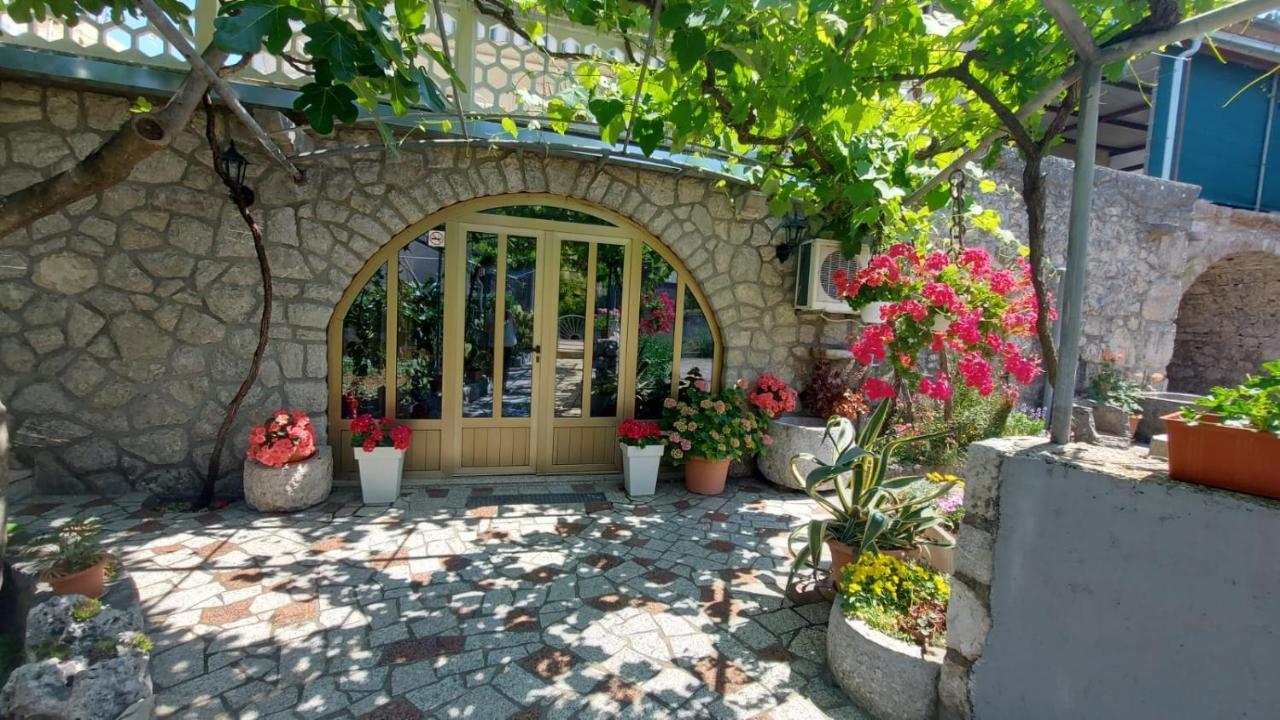 Guest House Tom Malinska Buitenkant foto