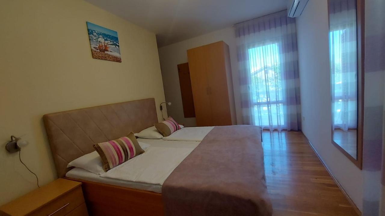 Guest House Tom Malinska Buitenkant foto