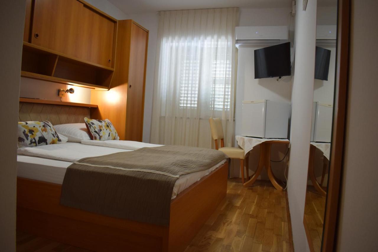 Guest House Tom Malinska Buitenkant foto