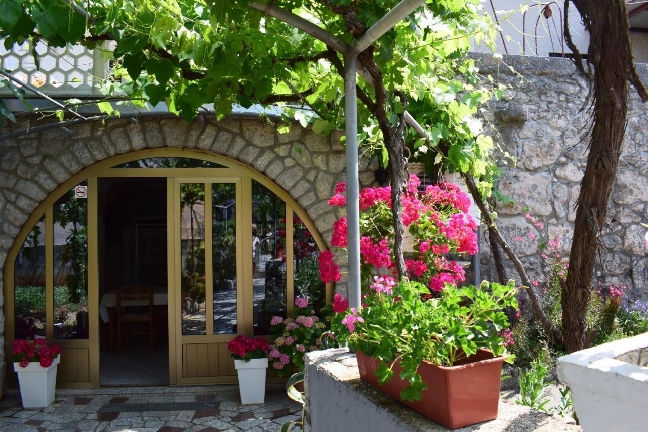 Guest House Tom Malinska Buitenkant foto