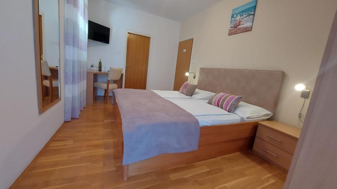 Guest House Tom Malinska Buitenkant foto