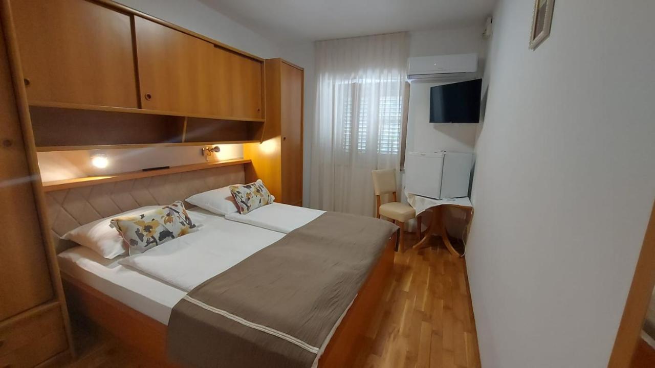 Guest House Tom Malinska Buitenkant foto