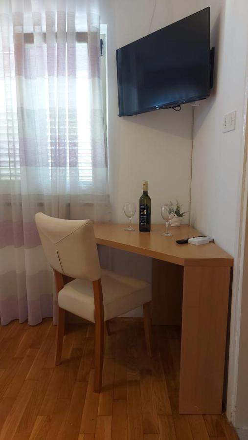 Guest House Tom Malinska Buitenkant foto