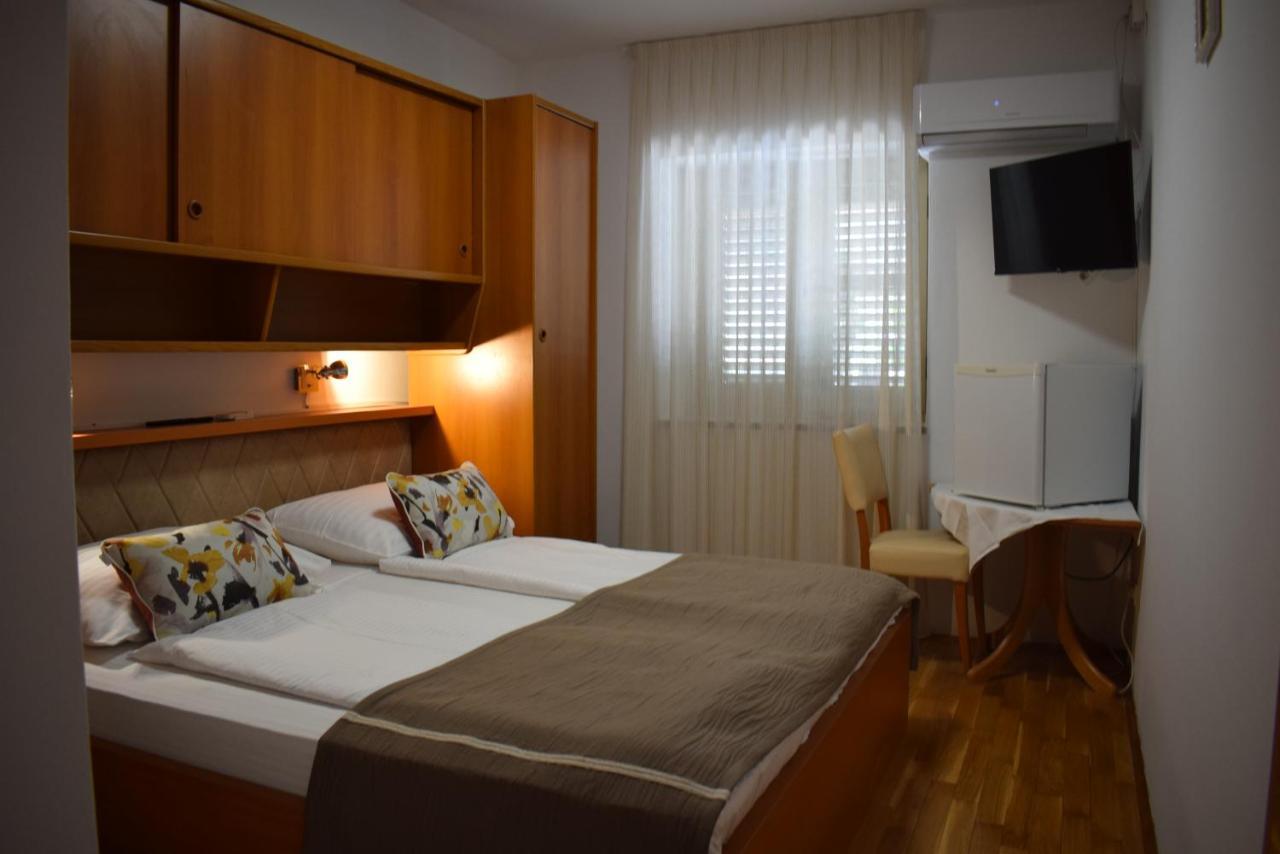 Guest House Tom Malinska Buitenkant foto